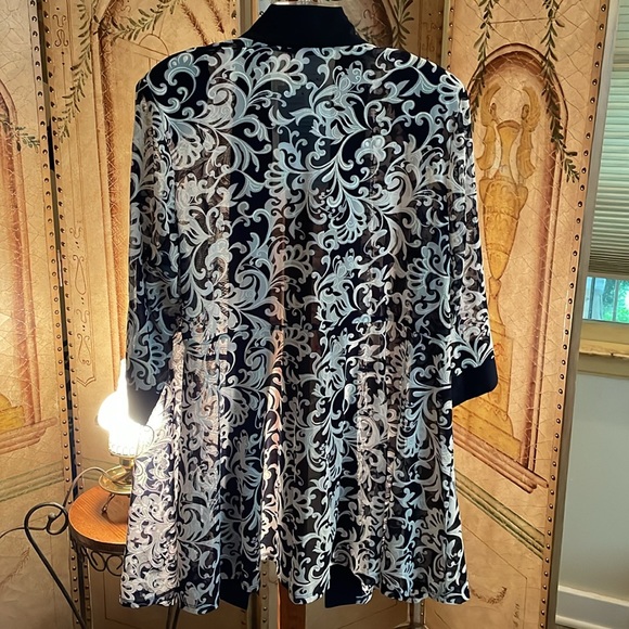 Draper’s & Damon’s 22W Sheer Open Front Topper Jacket Blue White Buroque Design - Picture 6 of 16